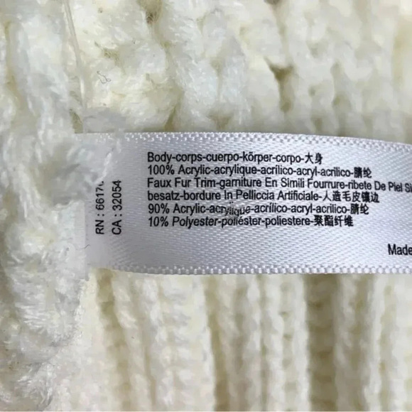 NWT Urban Outfitters Cable Knit Pom Hat Beanie - Picture 5 of 5